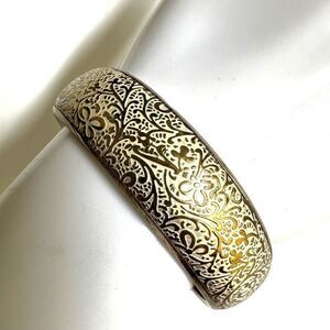 Cream and gold tone pattern bangle bracelet